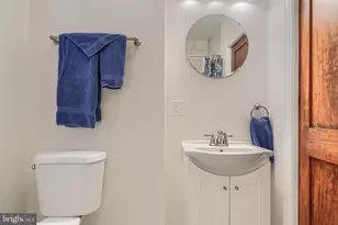 2710 N Calvert St, Baltimore, MD 21218 - Photo 37