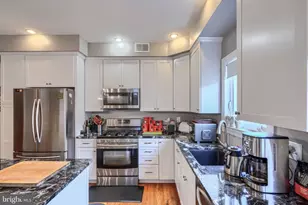 2710 N Calvert St, Baltimore, MD 21218 - Photo 13