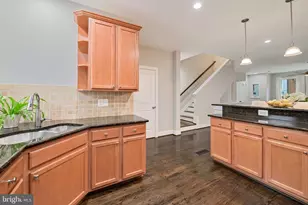 27 Yogurt Ln, Baltimore, MD 21231 - Photo 7