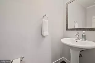 27 Yogurt Ln, Baltimore, MD 21231 - Photo 13