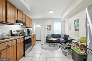 1021 N Caroline St, Baltimore, MD 21205 - Photo 9