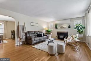 418 N Chapel Gate Ln, Baltimore, MD 21229 - Photo 3