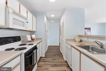 2702 Lighthouse Pt E #629, Baltimore, MD 21224 - Photo 7