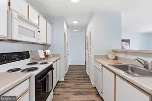 2702 Lighthouse Pt E, Baltimore, MD 21224 - Photo 7