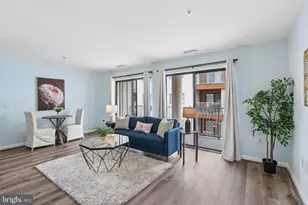 2702 Lighthouse Pt E, Baltimore, MD 21224 - Photo 5