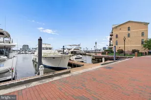 2702 Lighthouse Pt E, Baltimore, MD 21224 - Photo 27