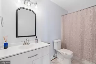 2702 Lighthouse Pt E, Baltimore, MD 21224 - Photo 11