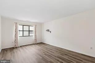 2702 Lighthouse Pt E, Baltimore, MD 21224 - Photo 17