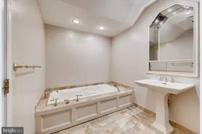 10 E Lee Street #2608, Baltimore, MD 21202 - Photo 11