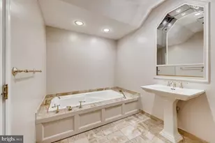 10 E Lee St, Baltimore, MD 21202 - Photo 11