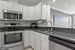 23 Pierside Dr, Baltimore, MD 21230 - Photo 15