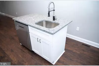 437 Lorraine Avenue E, Baltimore, MD 21218 - Photo 7