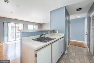 2702 Lighthouse Pt E, Baltimore, MD 21224 - Photo 5