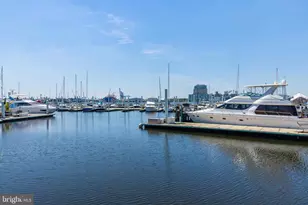 2702 Lighthouse Pt E, Baltimore, MD 21224 - Photo 21