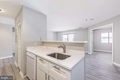 2702 Lighthouse Point E #725, Baltimore, MD 21224 - Photo 5