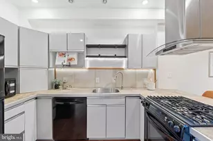 2802 E Fairmount Ave, Baltimore, MD 21224 - Photo 19