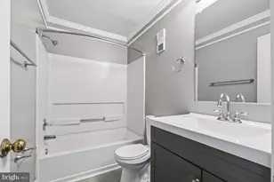 20 Andrew Pl, Baltimore, MD 21201 - Photo 15