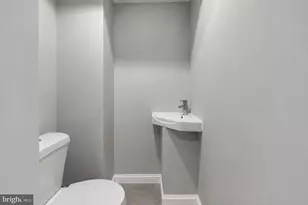 636 Hillview Rd, Baltimore, MD 21225 - Photo 9