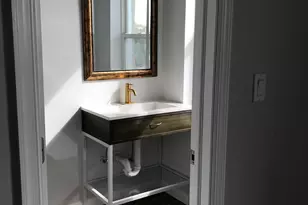 527 E 20th St, Baltimore, MD 21218 - Photo 25