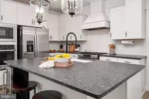 2508 W Peninsula Dr, Baltimore, MD 21230 - Photo 9