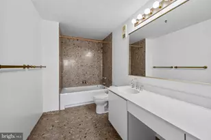 250 S President St, Baltimore, MD 21202 - Photo 23