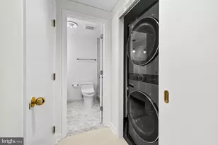 250 S President St, Baltimore, MD 21202 - Photo 25