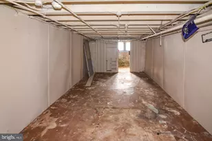 512 E 35th St, Baltimore, MD 21218 - Photo 25