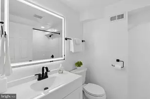 1023 W 37th St, Baltimore, MD 21211 - Photo 21