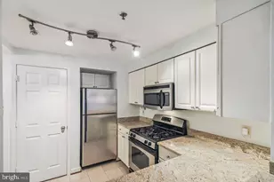 1050 N Taylor St, Arlington, VA 22201 - Photo 33