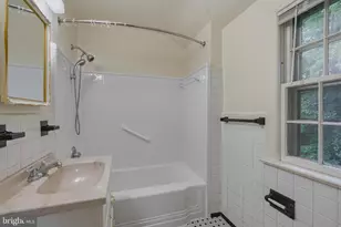 2407 N Vermont St, Arlington, VA 22207 - Photo 11