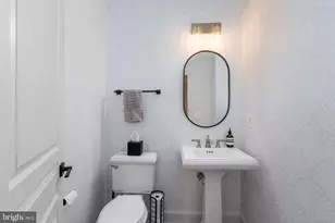 2503 S Kenmore Ct, Arlington, VA 22206 - Photo 15