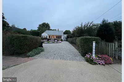 1922 S Arlington Ridge Road, Arlington, VA 22202 - Photo 3