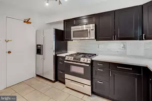 1300 Army Navy Dr, Arlington, VA 22202 - Photo 3