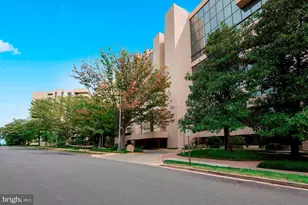 1101 S Arlington Ridge Rd, Arlington, VA 22202 - Photo 1