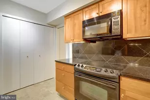 1300 Crystal Dr, Arlington, VA 22202 - Photo 7