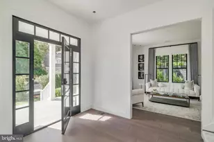 2361 N Edgewood St, Arlington, VA 22207 - Photo 3