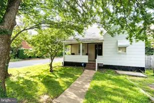 1037 16th St S, Arlington, VA 22202 - Photo 3