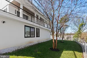 2100 S Pierce St, Arlington, VA 22202 - Photo 45