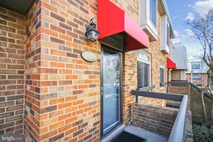 1657 S Hayes St, Arlington, VA 22202 - Photo 3