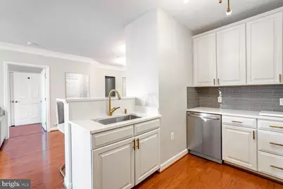 2101 N Monroe Street #204, Arlington, VA 22207 - Photo 3