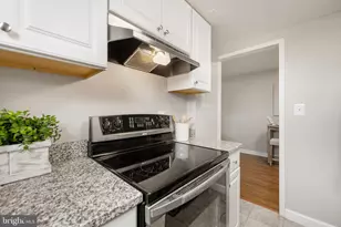 2030 N Woodrow St, Arlington, VA 22207 - Photo 9