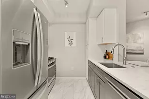 1021 N Garfield St, Arlington, VA 22201 - Photo 3