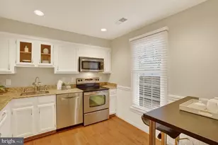 1945 N Calvert St, Arlington, VA 22201 - Photo 5