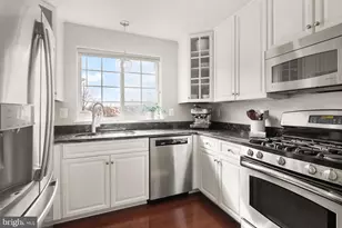 4065 S Four Mile Run Dr, Arlington, VA 22204 - Photo 7