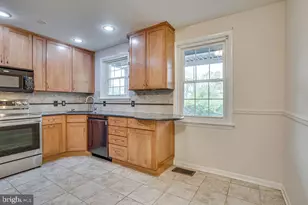 2731 S Walter Reed Dr, Arlington, VA 22206 - Photo 9