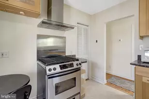2206 S Grant Street S, Arlington, VA 22202 - Photo 41
