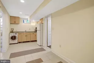 2206 S Grant Street S, Arlington, VA 22202 - Photo 49