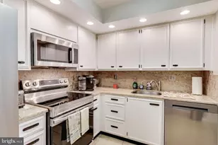 1101 S Arlington Ridge Rd, Arlington, VA 22202 - Photo 13