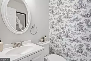 2556 S Arlington Mill Dr, Arlington, VA 22206 - Photo 15