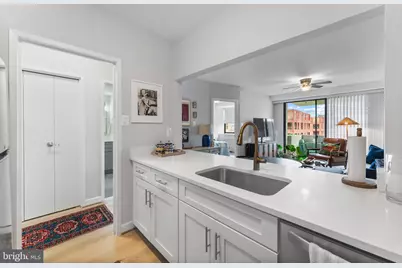 4141 N Henderson Road #614, Arlington, VA 22203 - Photo 5
